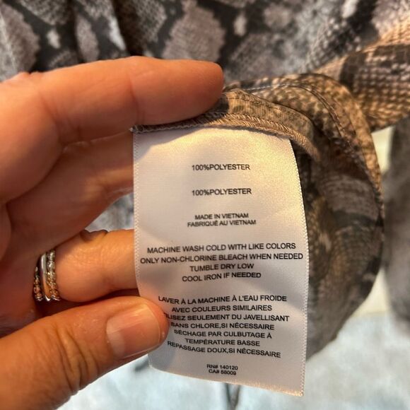 STELLA & DOT Women’s Brown Snake Print LADY BOSS Bow Front Long Sleeve Blouse M - Picture 7 of 7